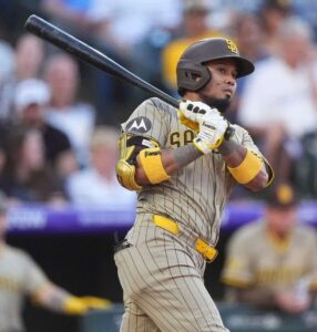 Luis Arráez sigue haciendo historia con los Padres