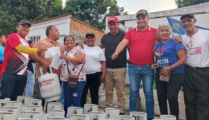 Comuna «Comandante Eterno» entrega nuevos cilindros de gas
