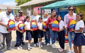 Avanza dotación escolar en instituciones educativas