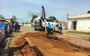 Hidroven aborda red de aguas servidas en las comunidades