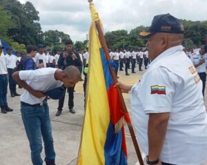 230 cadetes rindieron honores al tricolor venezolano