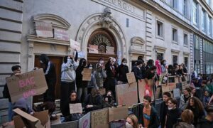 Protestas estudiantiles en Francia ponen en jaque al gobierno